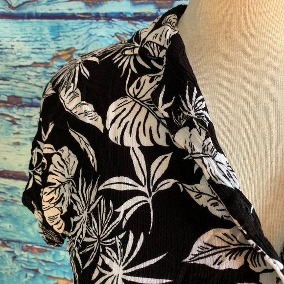 Streetwear Society Cropped Button Up Tie Front Blouse - Picture 5 of 7